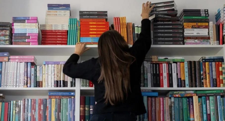 Russian Bookshops Ordered to Purge Western Bestsellers Amid Censorship Drive