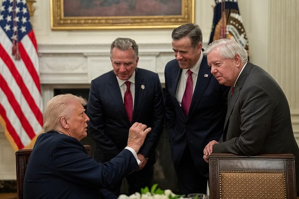 Lindsey Graham Wants to Crackdown on Russia: Senate Moves Toward “Bone-Crushing” Sanctions and Global Tariffs
